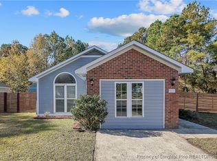 5611 Island View Dr, Hope Mills, NC 28348