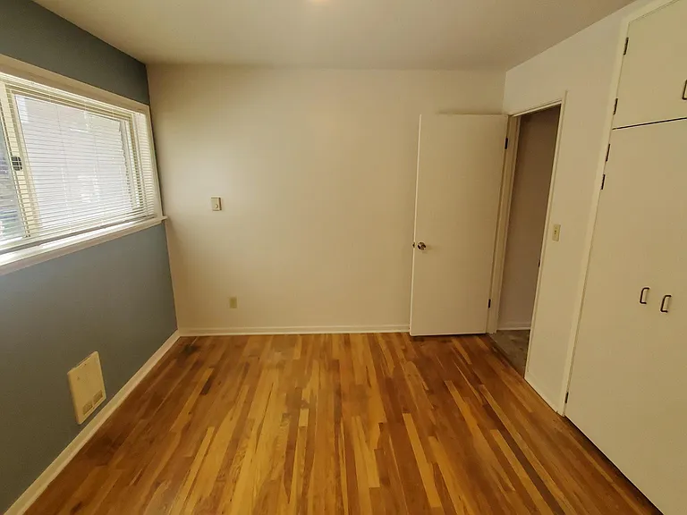 1201 NE 52nd St #8 — Photo 9