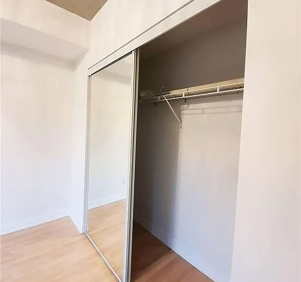 400 Wellington St W #312 — Photo 27