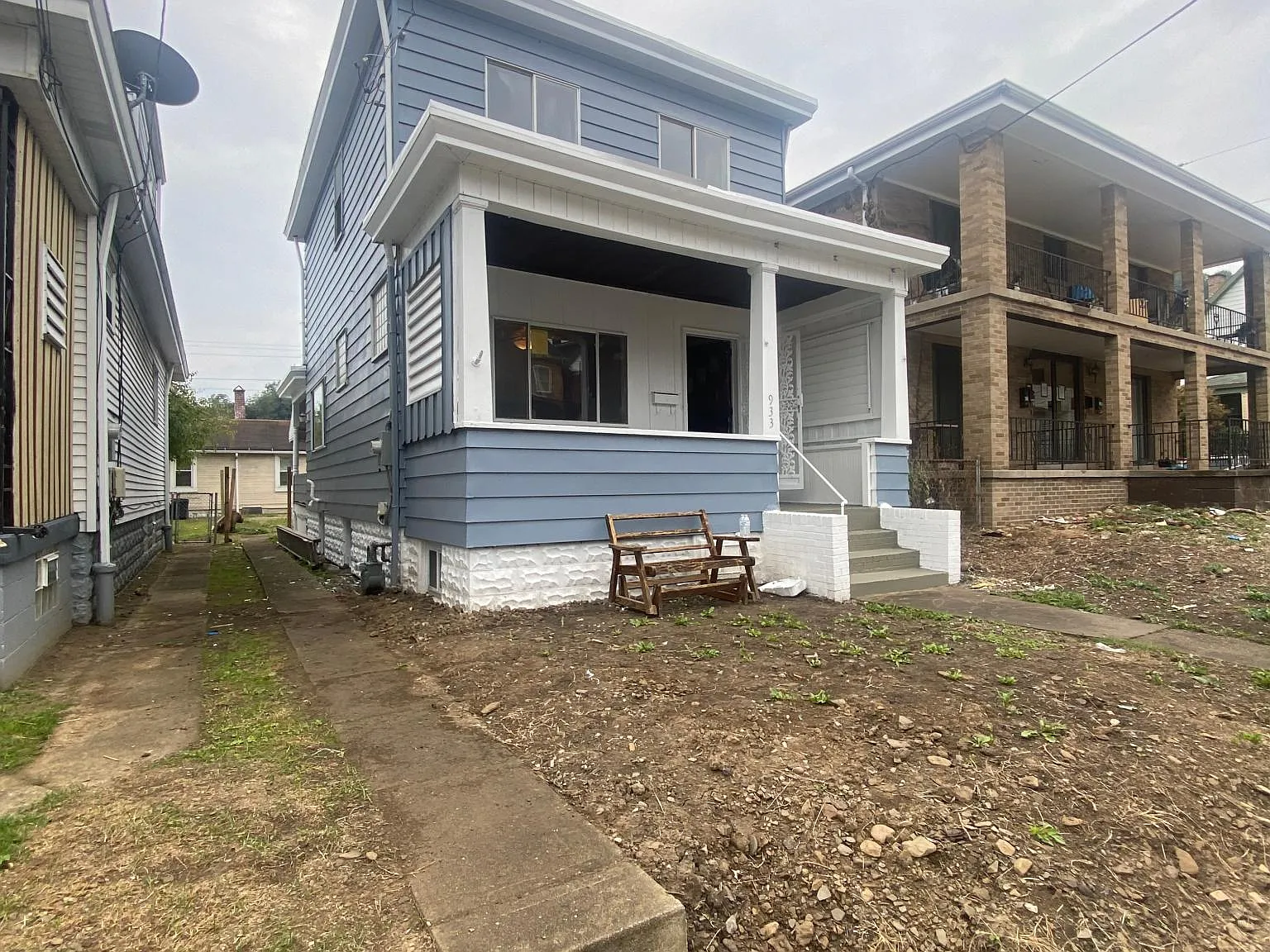 933 Russellwood Ave — Photo 2