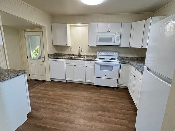 2nd image of 106 Lawrence St #2