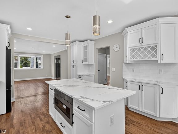 4th image of 251 Hillside Ave