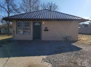 309 S Warren St, Sigourney, IA 52591