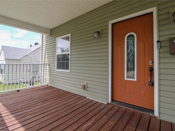 3rd image of 1654 Everett Ave