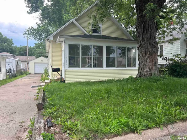 1208 S 13th St, Pekin, IL 61554