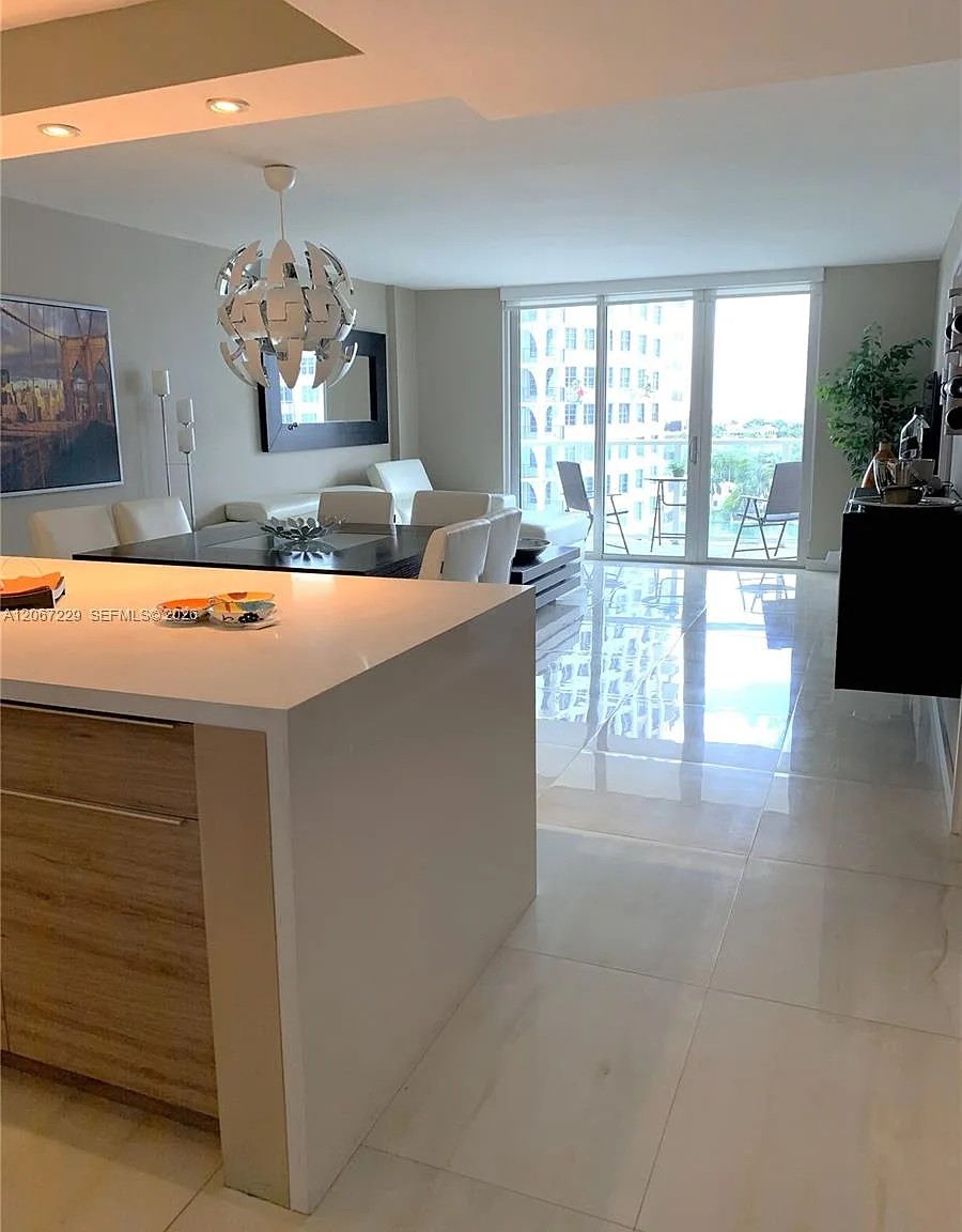 Arlen Beach Condo — Photo 1