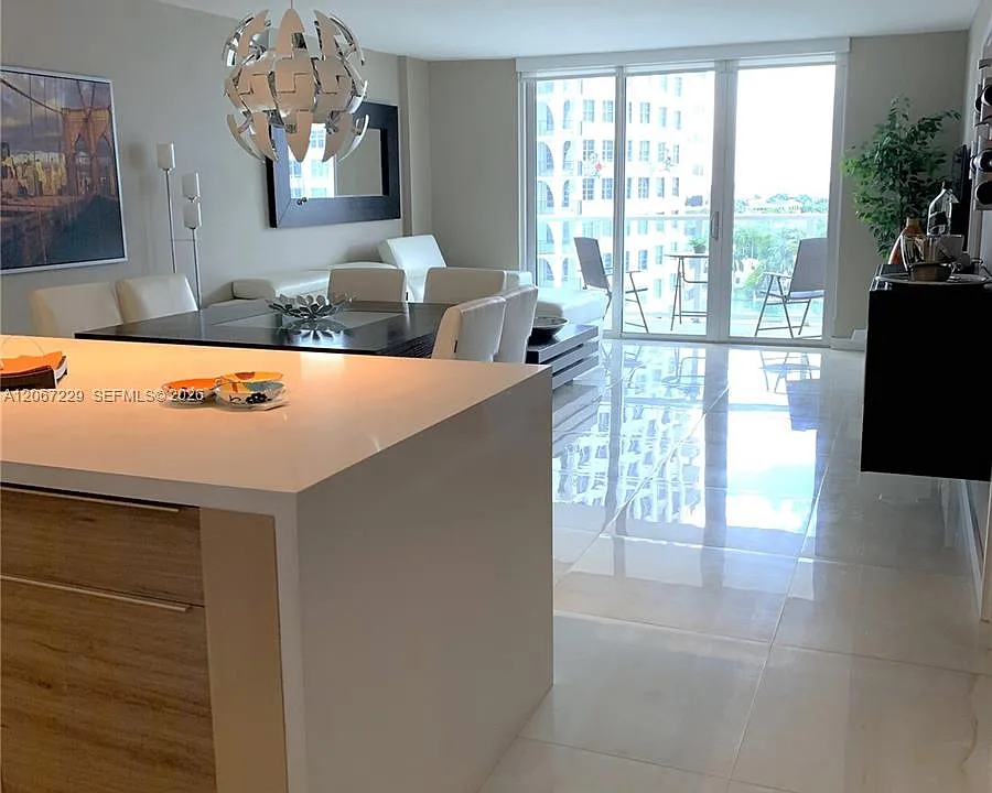 5701 Collins Ave #1003