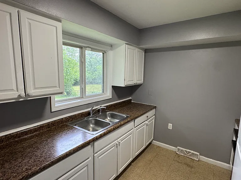 10120 Cavalier Ct — Photo 3