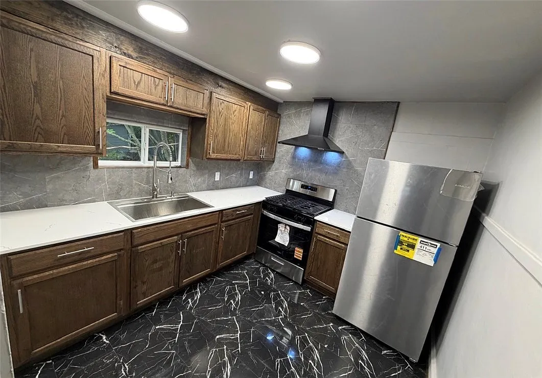 1 bed, 1.0 bath, 1021 sqft, $1,175 — Photo 3