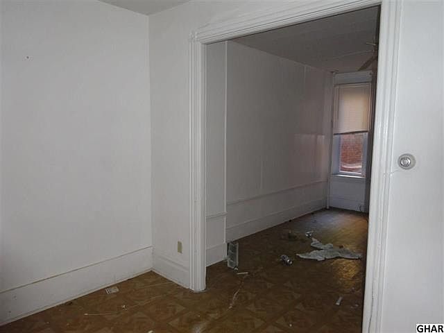2nd image of 1425 Hunter St
