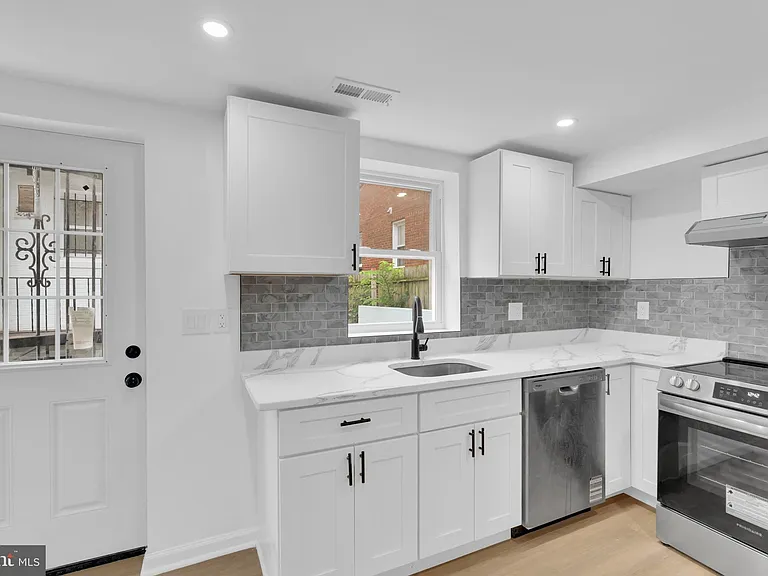 518 Oglethorpe St NE — Photo 6