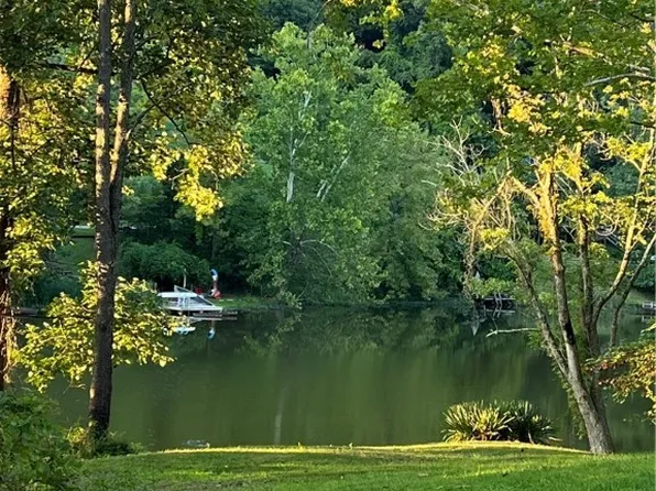 64 & 65 Lake Shore Dr, Charleston, WV 25313