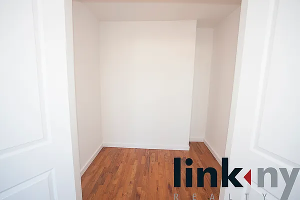 Rented by Link NY Realty | media 39