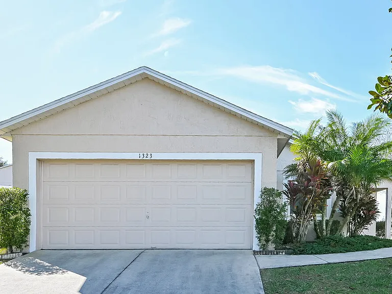 1323 Hillview Dr — Photo 1