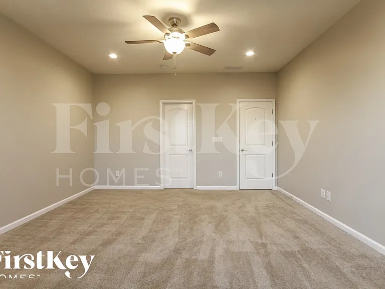 1341 Blackthorne Trl N — Photo 8