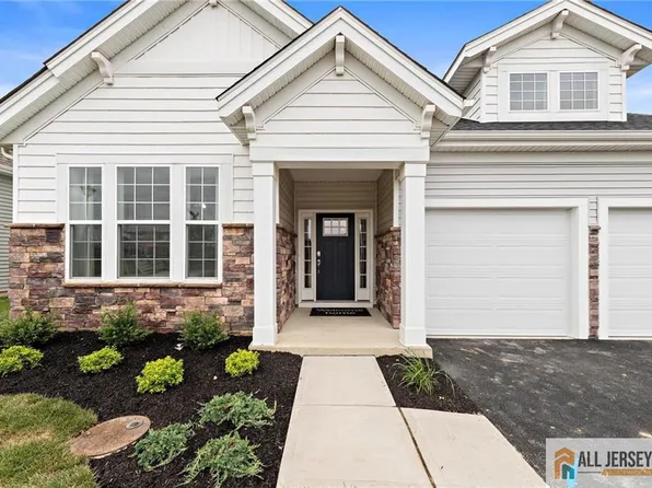15 Galerie Ct, Monroe Township, NJ 08831