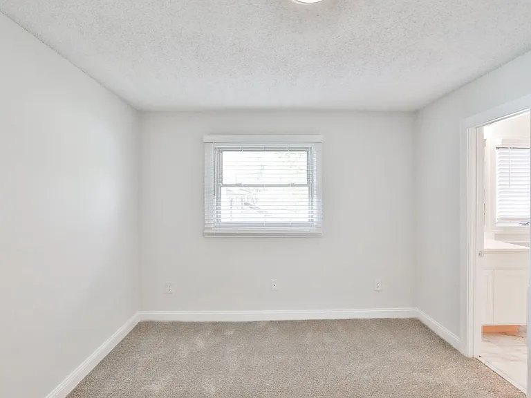 Spring Valley Apartments — Photo 9