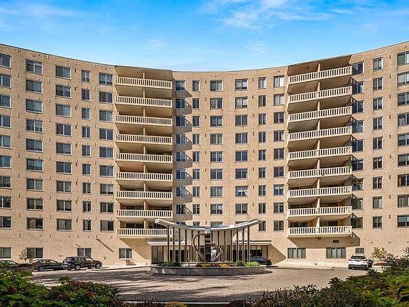 2nd image of 191 Presidential Blvd Unit R505