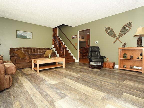 3rd image of 43 Wineberry Ln