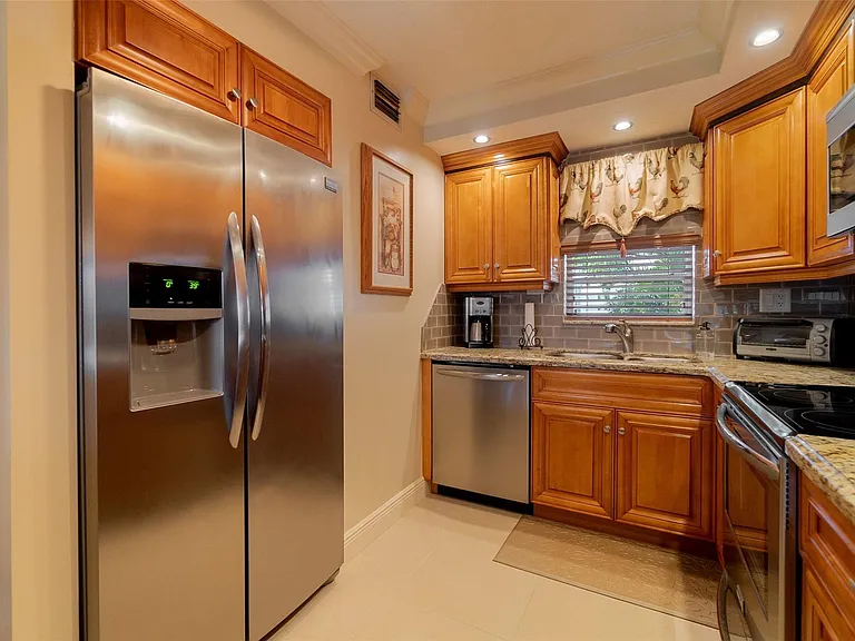 820 S Hollybrook Dr #209 — Photo 9