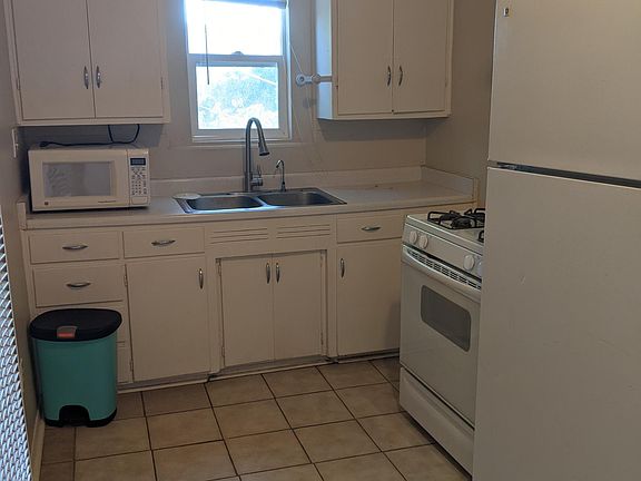 5th image of 372 Fraser Ln