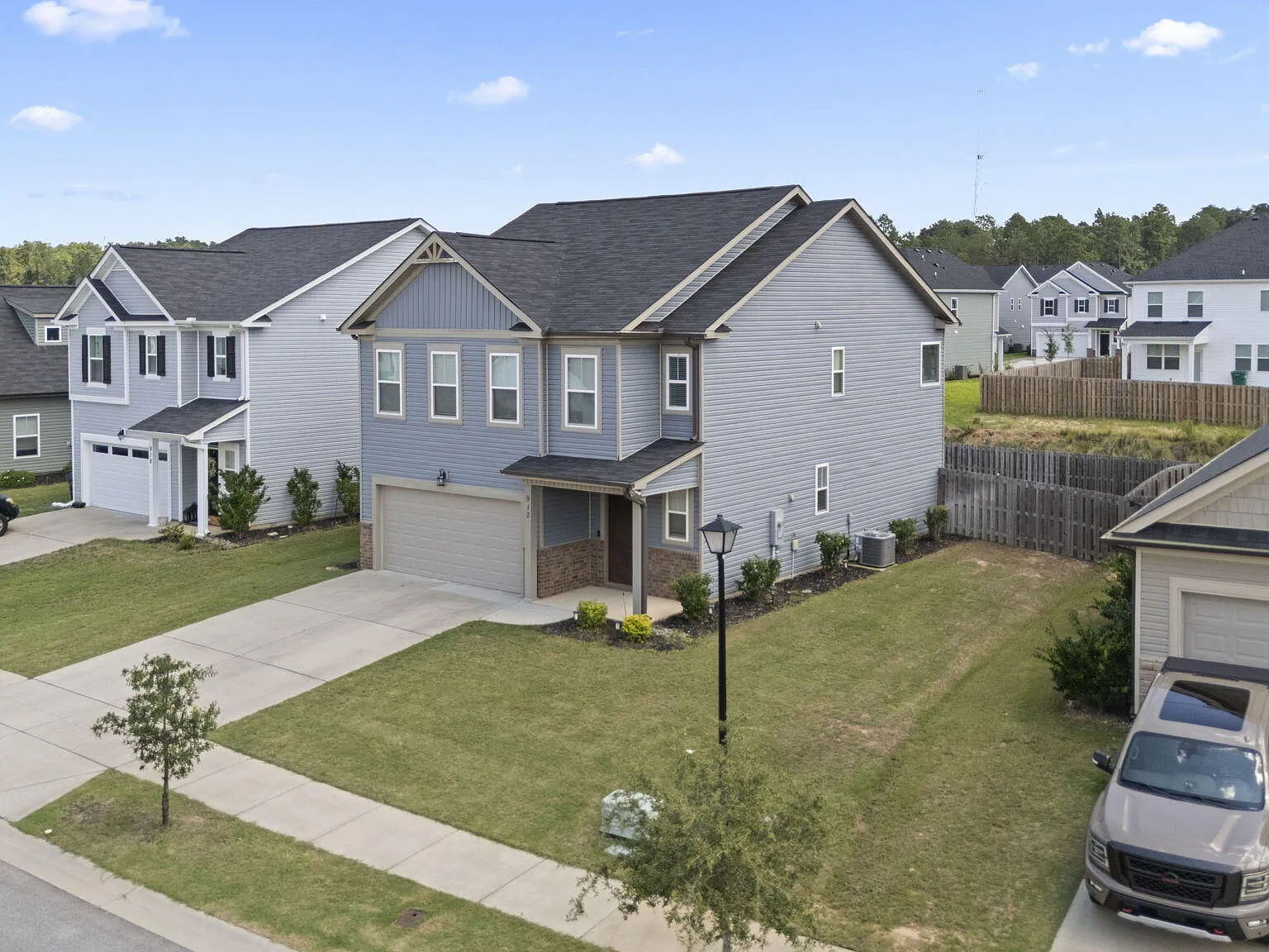 3 bed, 2.5 bath, 2078 sqft, $2,300 — Photo 3