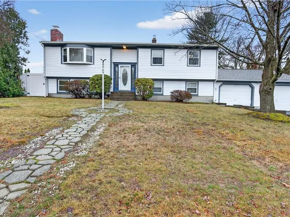 59 Bratt Ln, West Warwick, RI 02893