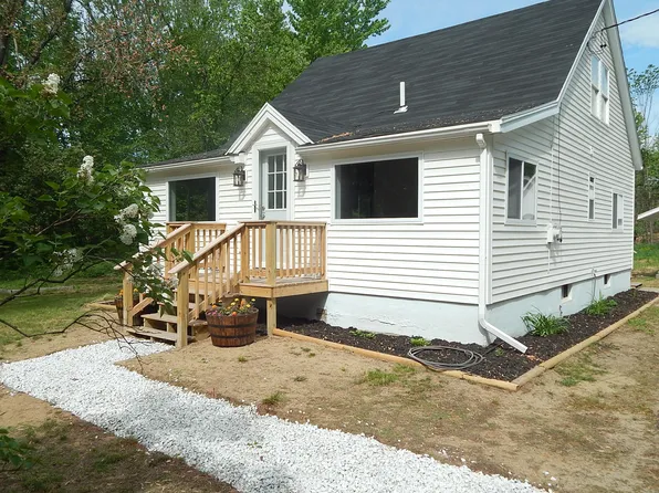 3 W Fryeburg Rd, Fryeburg, ME 04037