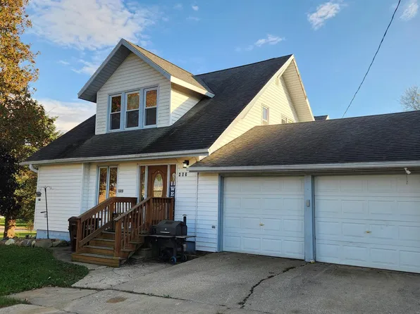403 Maple St, Garwin, IA 50632