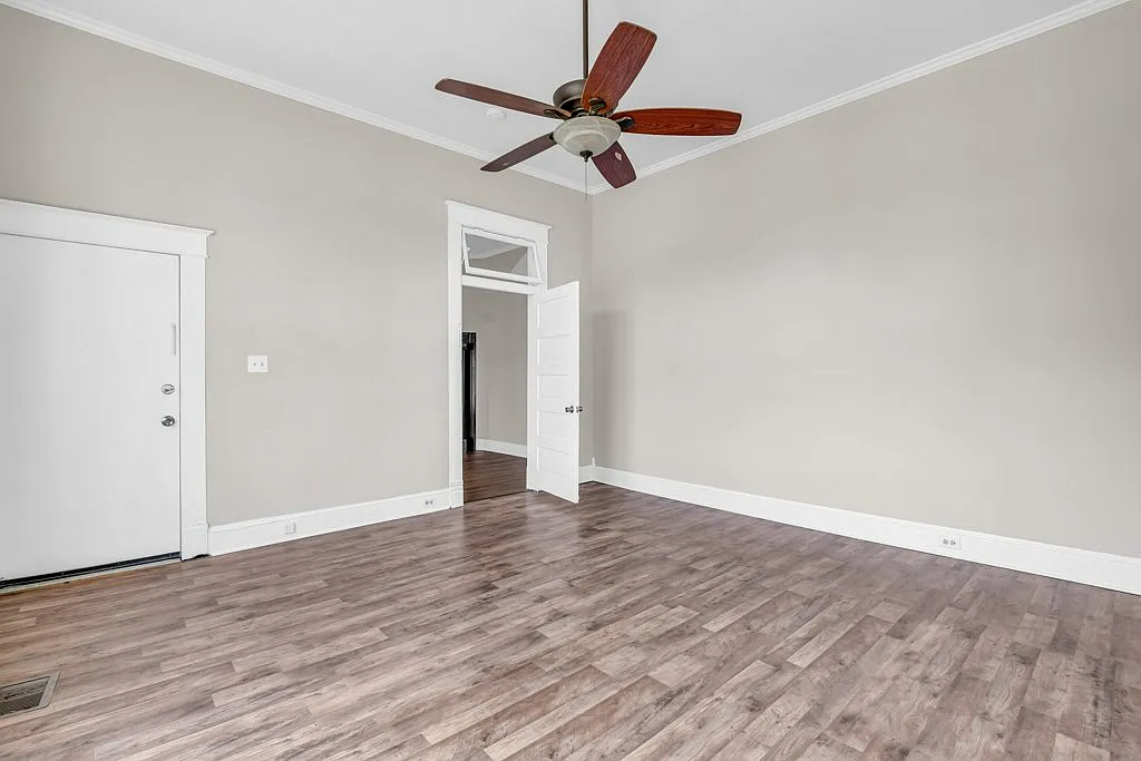 1425 College St — Photo 3