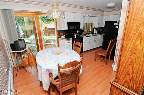 284 Housatonic-Dining area view 2