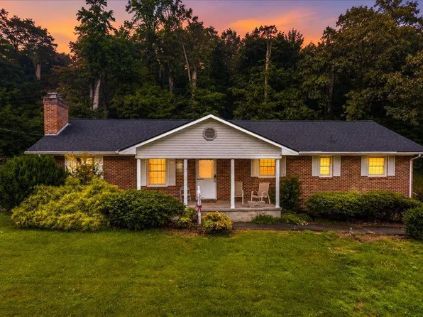 227 Fairway Dr, La Follette, TN 37766