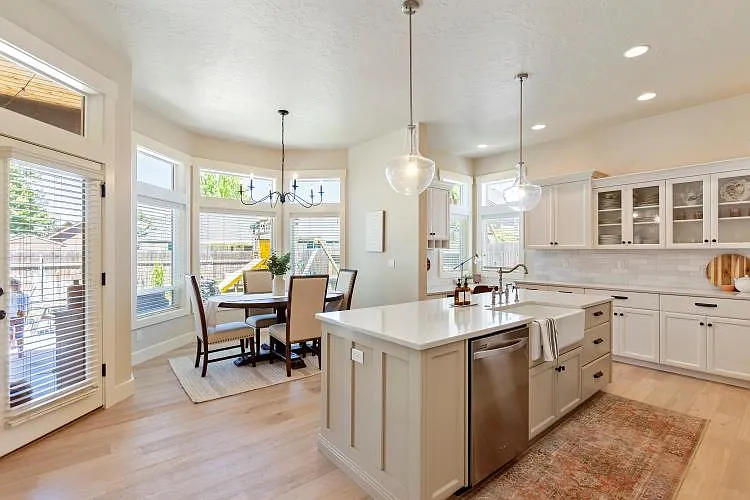 522 E Washakie St — Photo 8