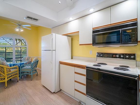 5th image of 220 Deerwood Cir #7-7-1