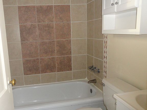 2nd image of 1216 Chestnut Ave