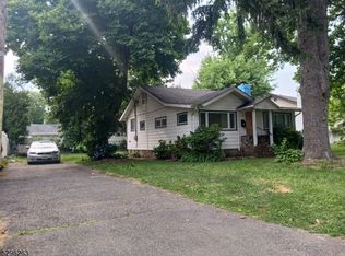 35 Cherokee Ave, Lake Hiawatha, NJ 07034