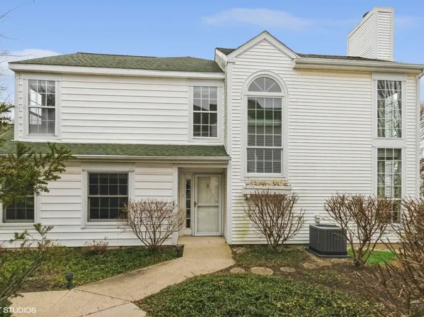 121 Hemstead St, Lake Bluff, IL 60044
