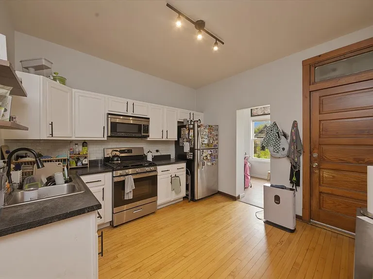 2334 N Hamlin Ave #2 — Photo 5