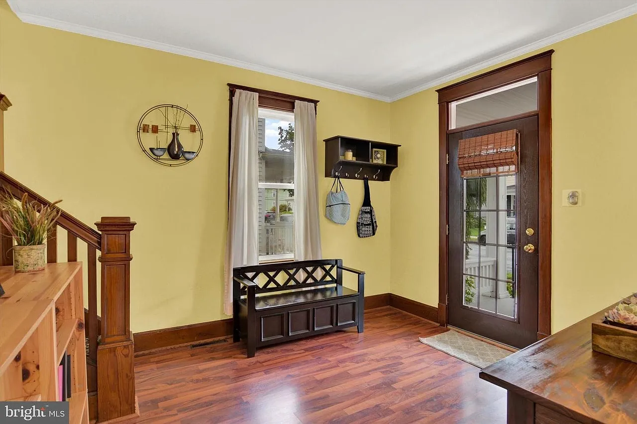 3 bed, 1.5 bath, 1210 sqft, $2,100 — Photo 4