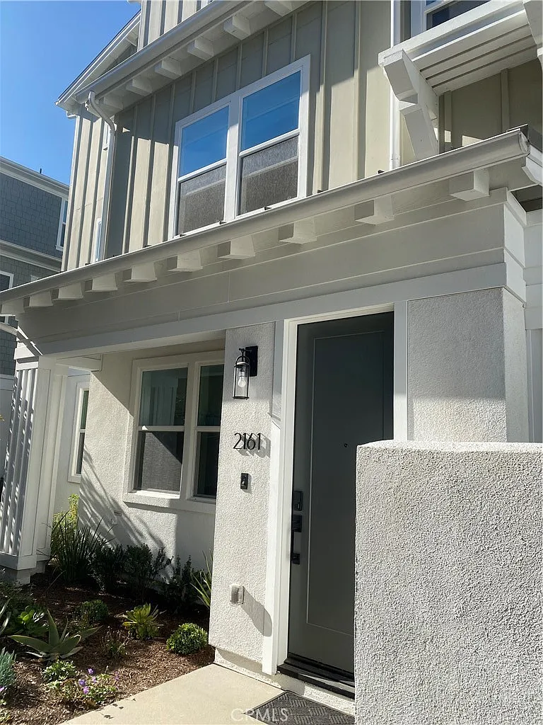 3 bed, 3.5 bath, 2588 sqft, $10,000 — Photo 1