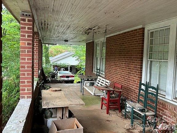 4th image of 129 Pine St