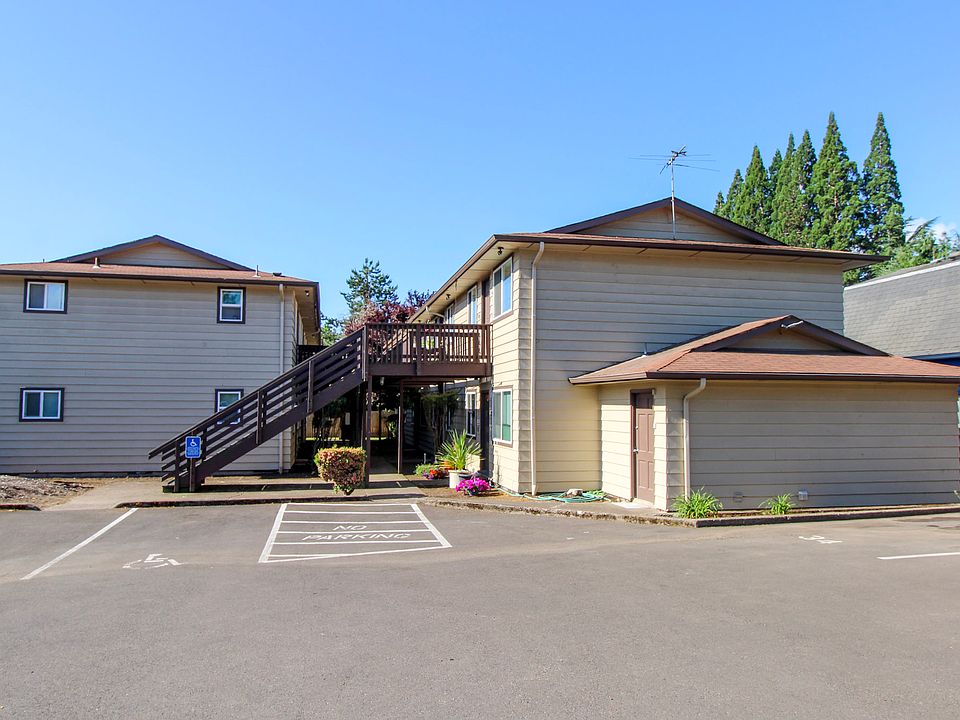1st image of 134 Sunset Ave N #134