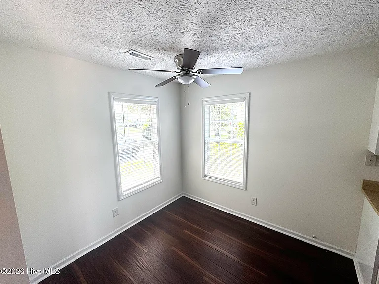 2711 Ashby Dr — Photo 4