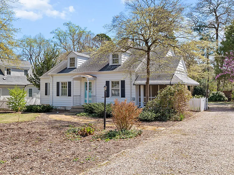 2728 Anderson Dr — Photo 3