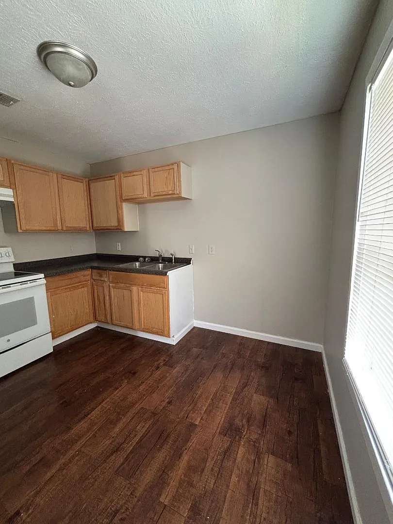 1025 6th Ave N - Apt. 10 — Photo 3
