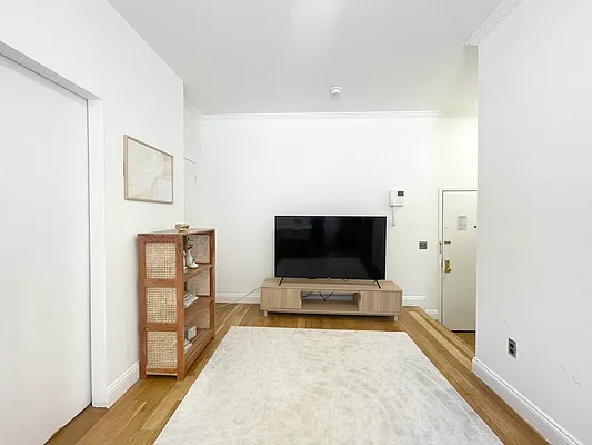 Rented by Meraki Realty LLC | media 12