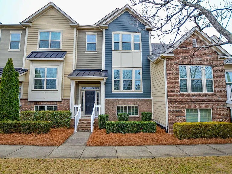 313 Annandale Dr — Photo 1