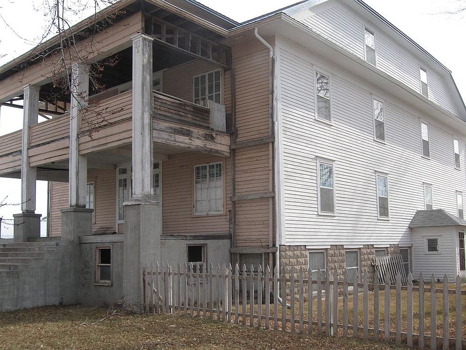 960 G St, Burwell, NE 68823 Zillow