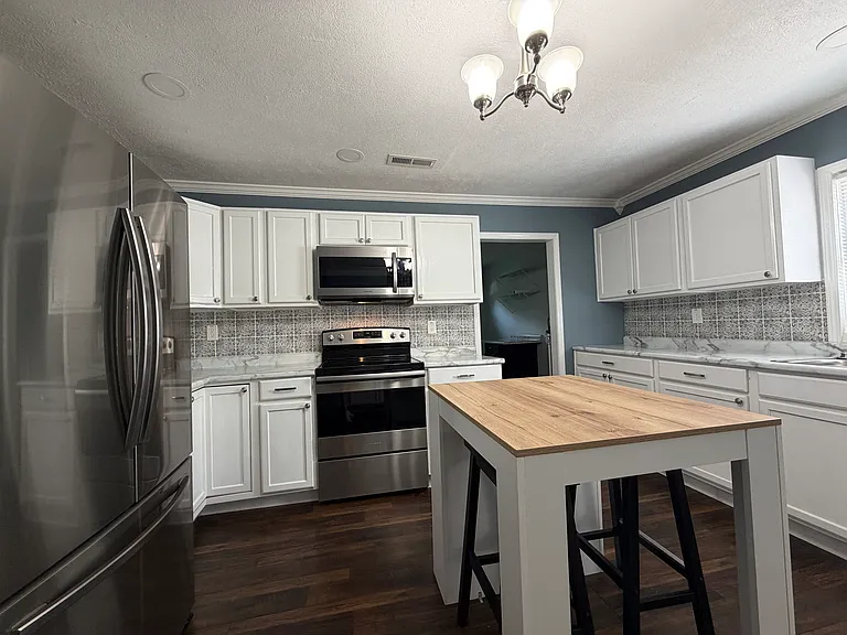 501 Columbus St — Photo 10