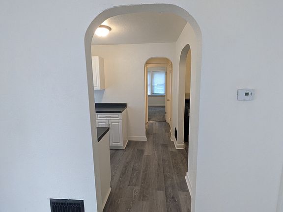 4th image of 1733 SW Central Park Ave #1